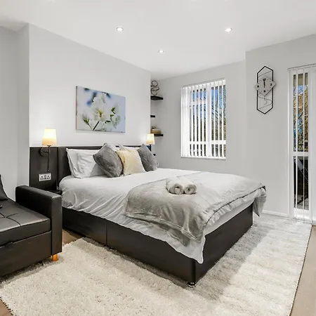 Jasmine Suite By Yielding Bricks